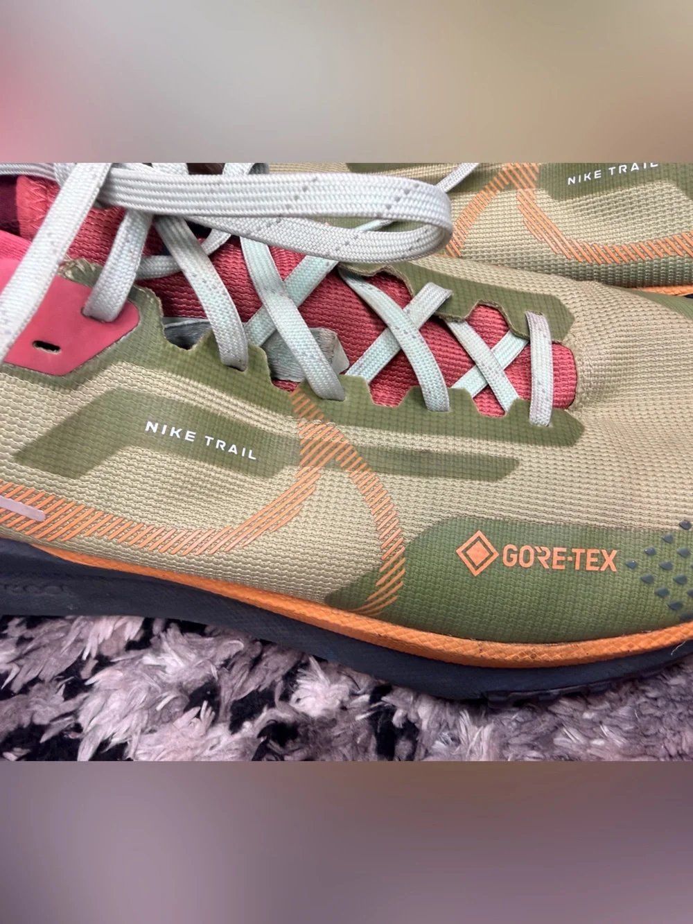 NIKE MENs  Nike Trail Shoe - Olive Green with Coral and Mint